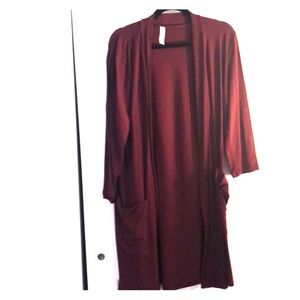 Long length duster in maroon jersey